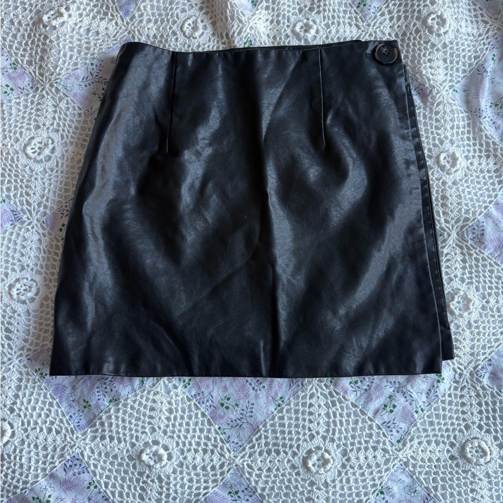 black leather Princess Polly mini skirt bundle